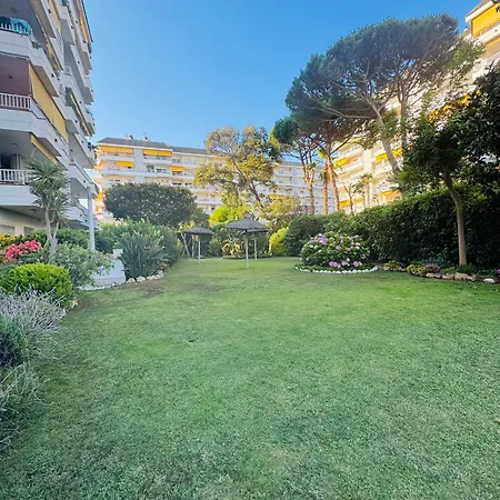 Apartment Lujoso Piso Enfrente De Playa De Fenals, 2 Terrazas